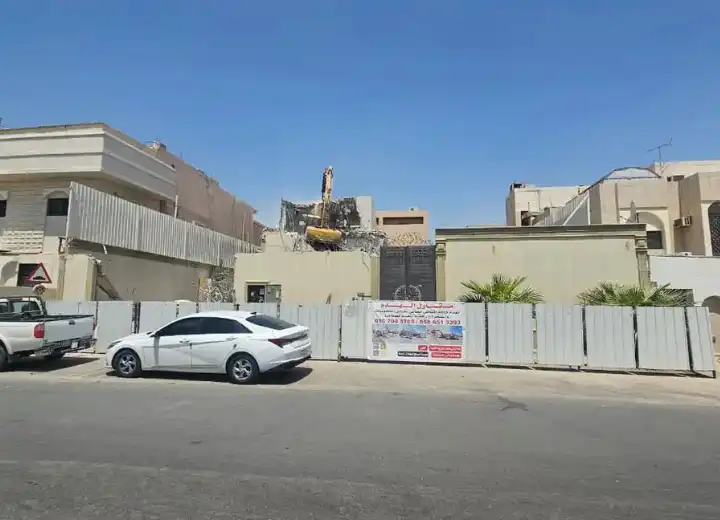 البداء بدخول المعدات ومقاول الهدم